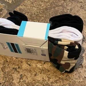 NWT~TOMS 3 Assorted Crew Socks Size Large-Unisex